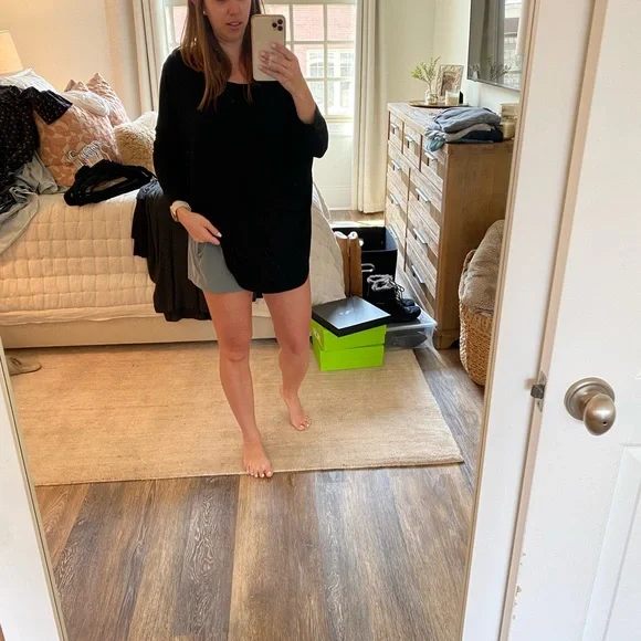 Black Piko Top - Picture 2 of 2